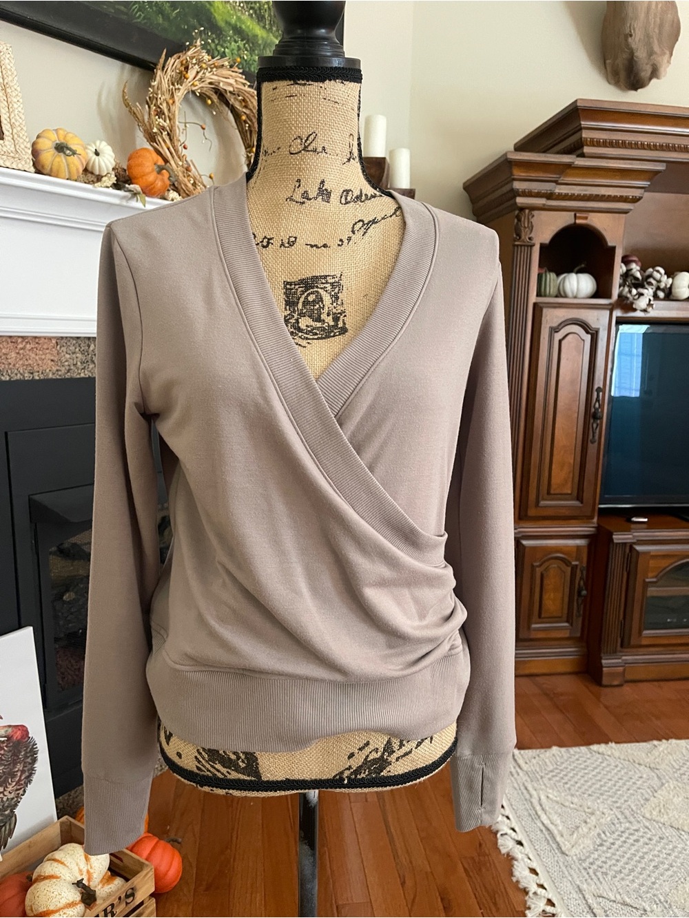 AVIA Women's Beige Wrap Long Sleeve Athletic Top Size Medium